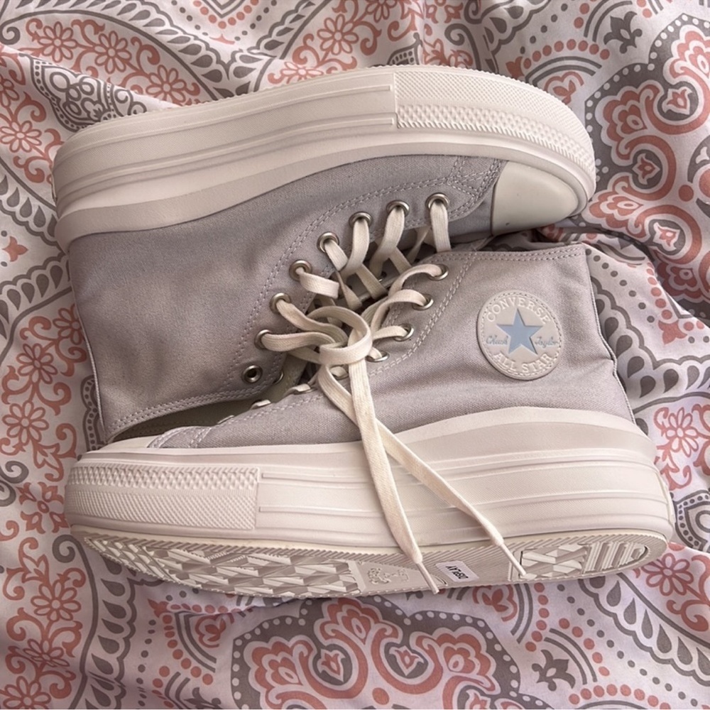 BRAND NEW LAVENDER PLATFORM CONVERSE MOVE